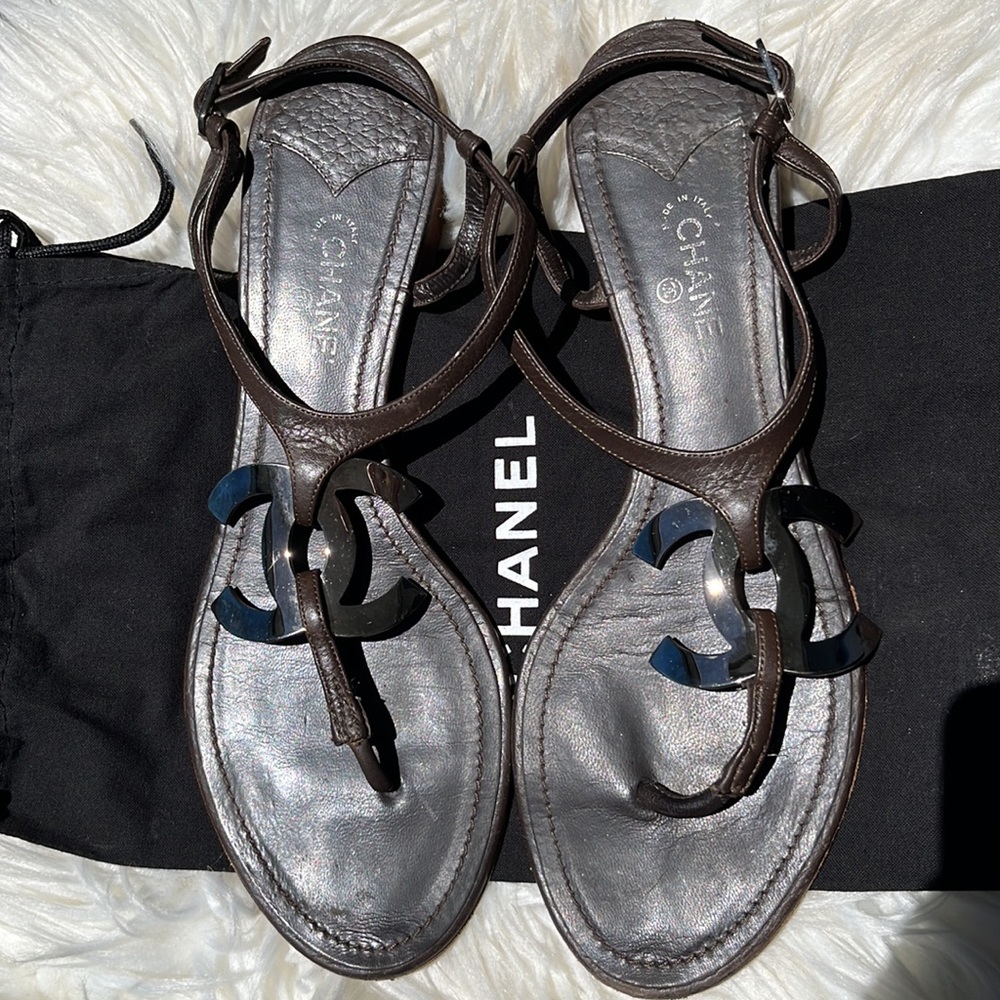 Authentic Chanel Brown Leather Interlocking Cc Th… - image 2